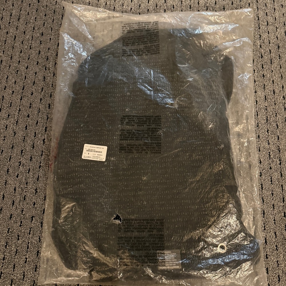 Subaru Forester Floor Mat 4PC Set J501SSG301 Charcoal Gray OEM 2014-2018